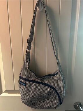 Kavu Black & White Herringbone Crossbody Shoulder Bag